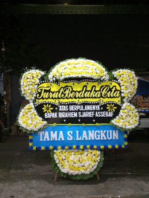 Papan Bunga Duka di Maniamolo